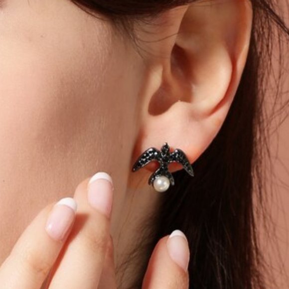 Black Bird in Flight Pearl Stud Earrings - Picture 2 of 2